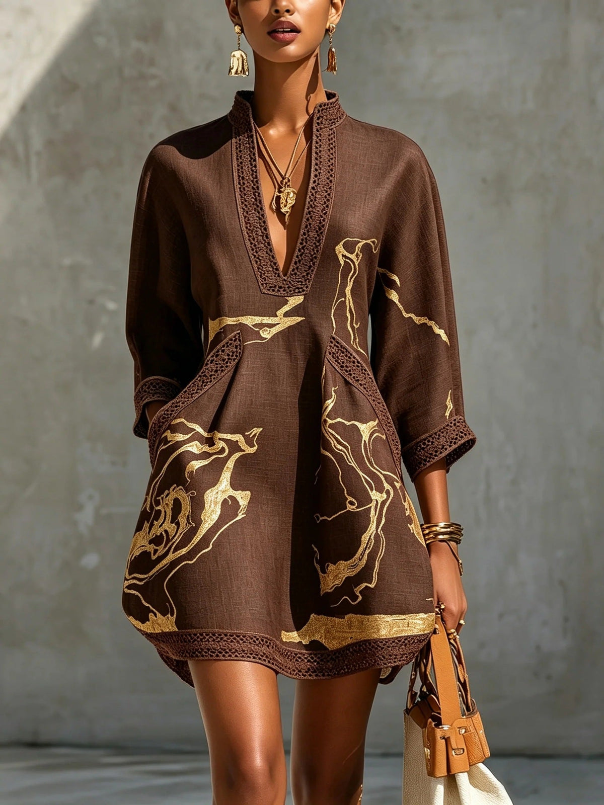 Solveig – Minivestido com decote em V e detalhes em renda