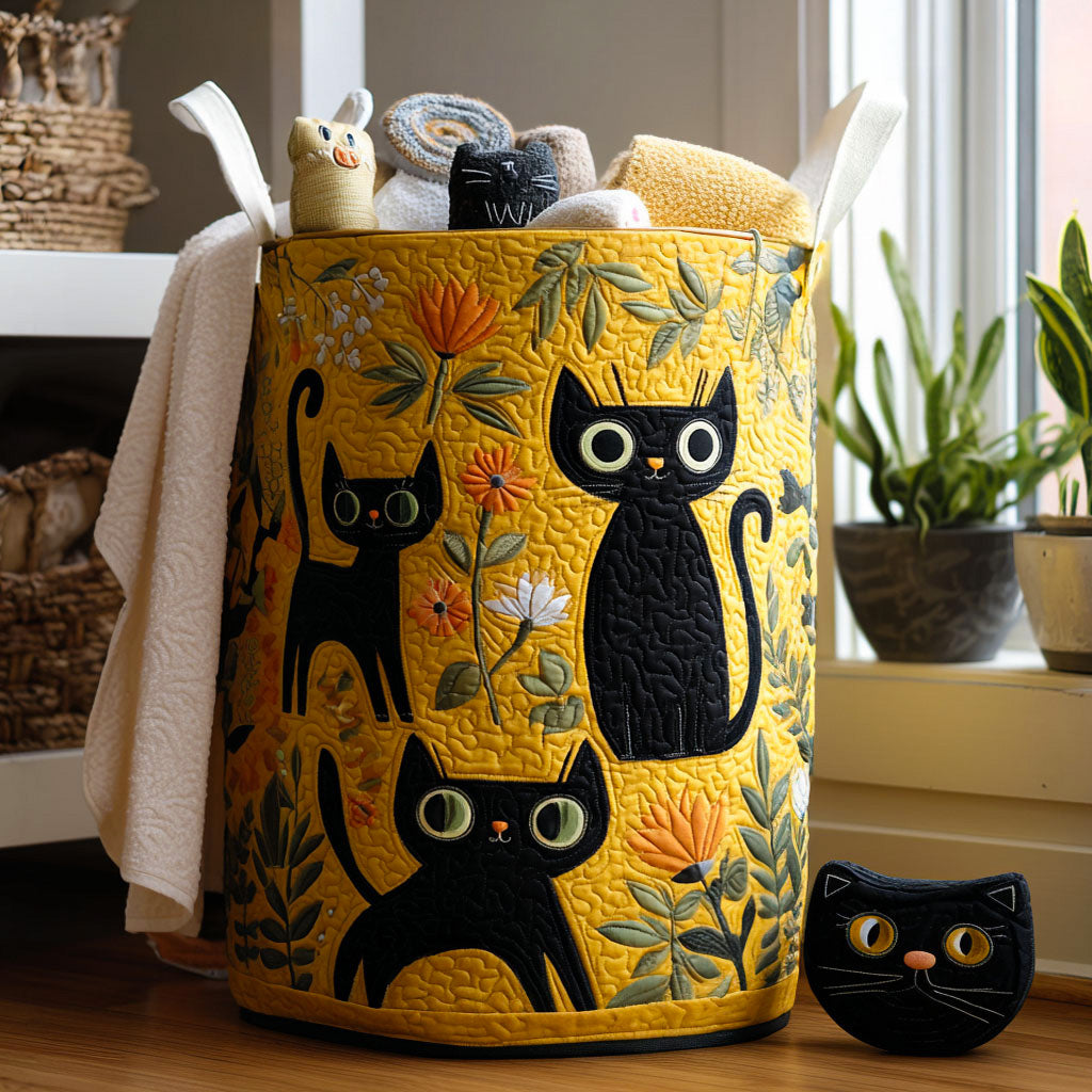 Cesto acolchoado com gatos pretos