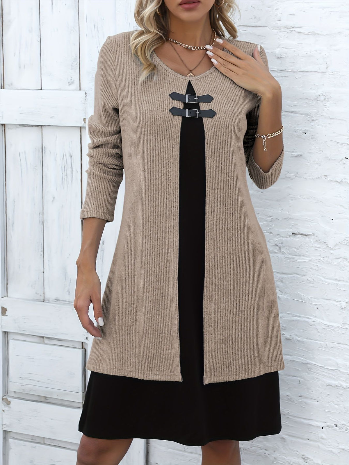 Amelia – Vestido de Corte A com Efeito em Camadas