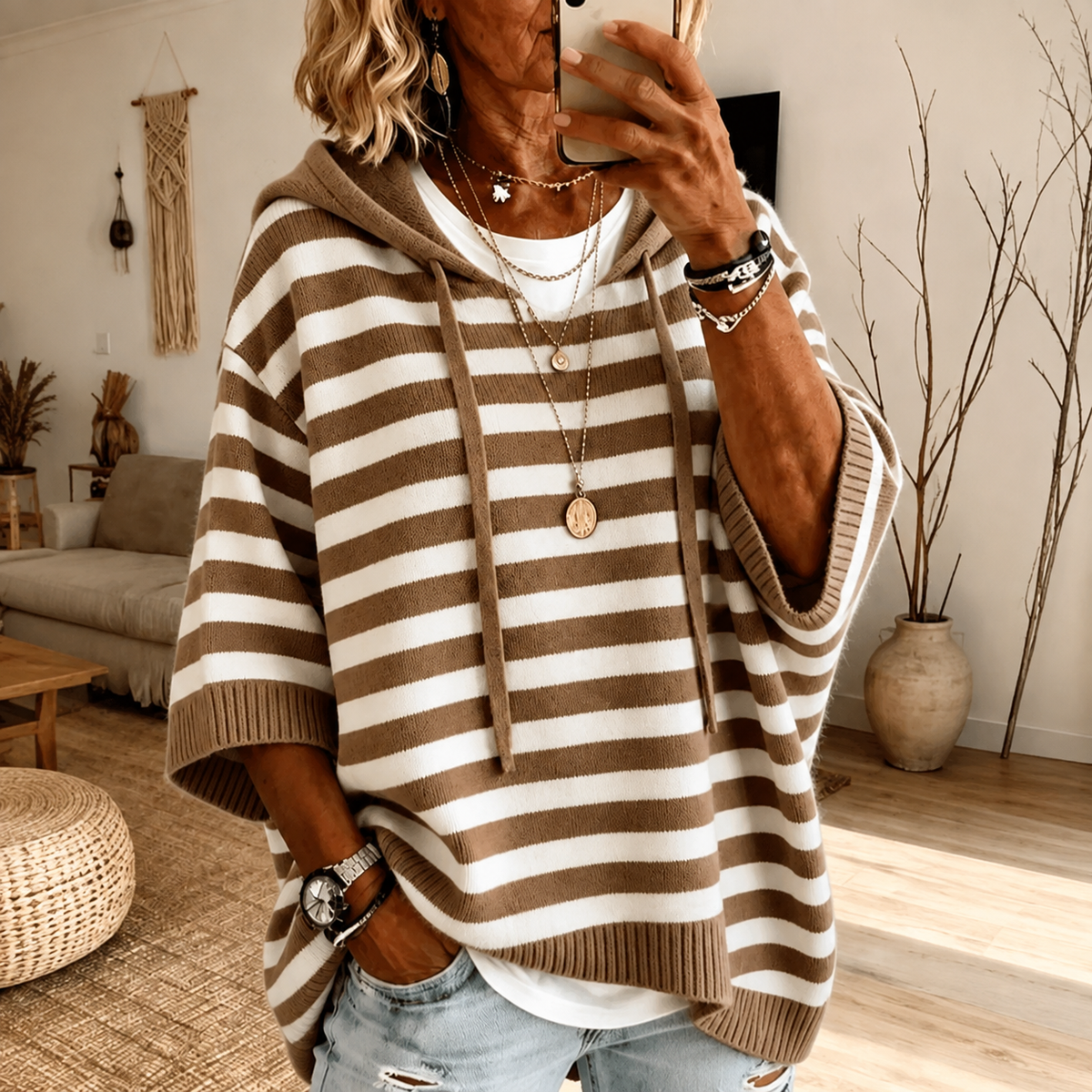 Mathilde | Camisola Poncho às Riscas com Capuz em Taupe