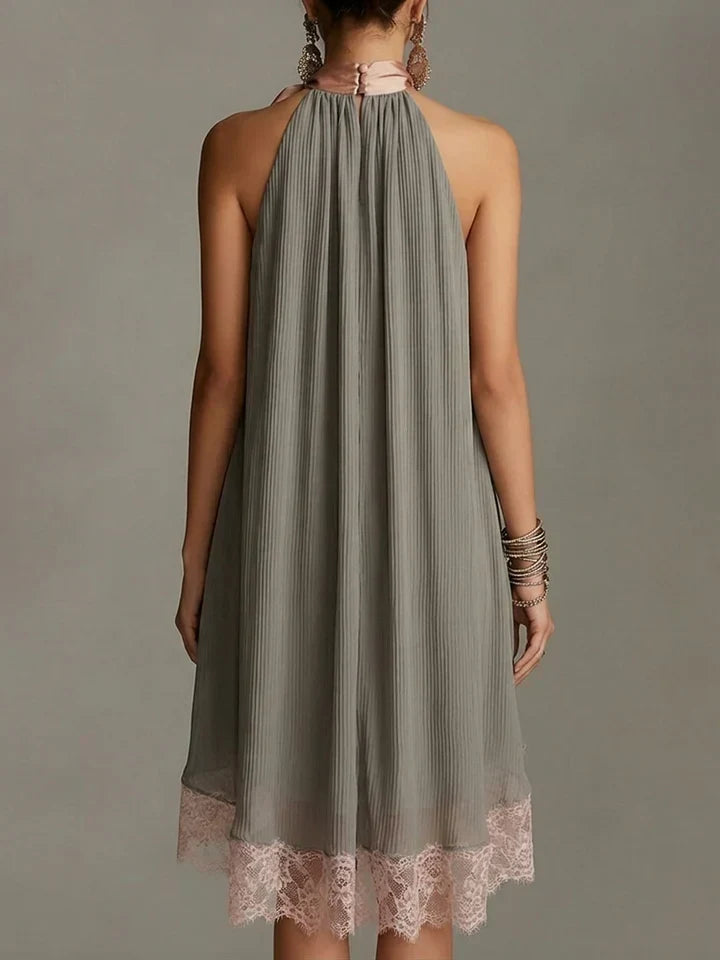 Jorun – Vestido de cetim cinzento com laço rosa