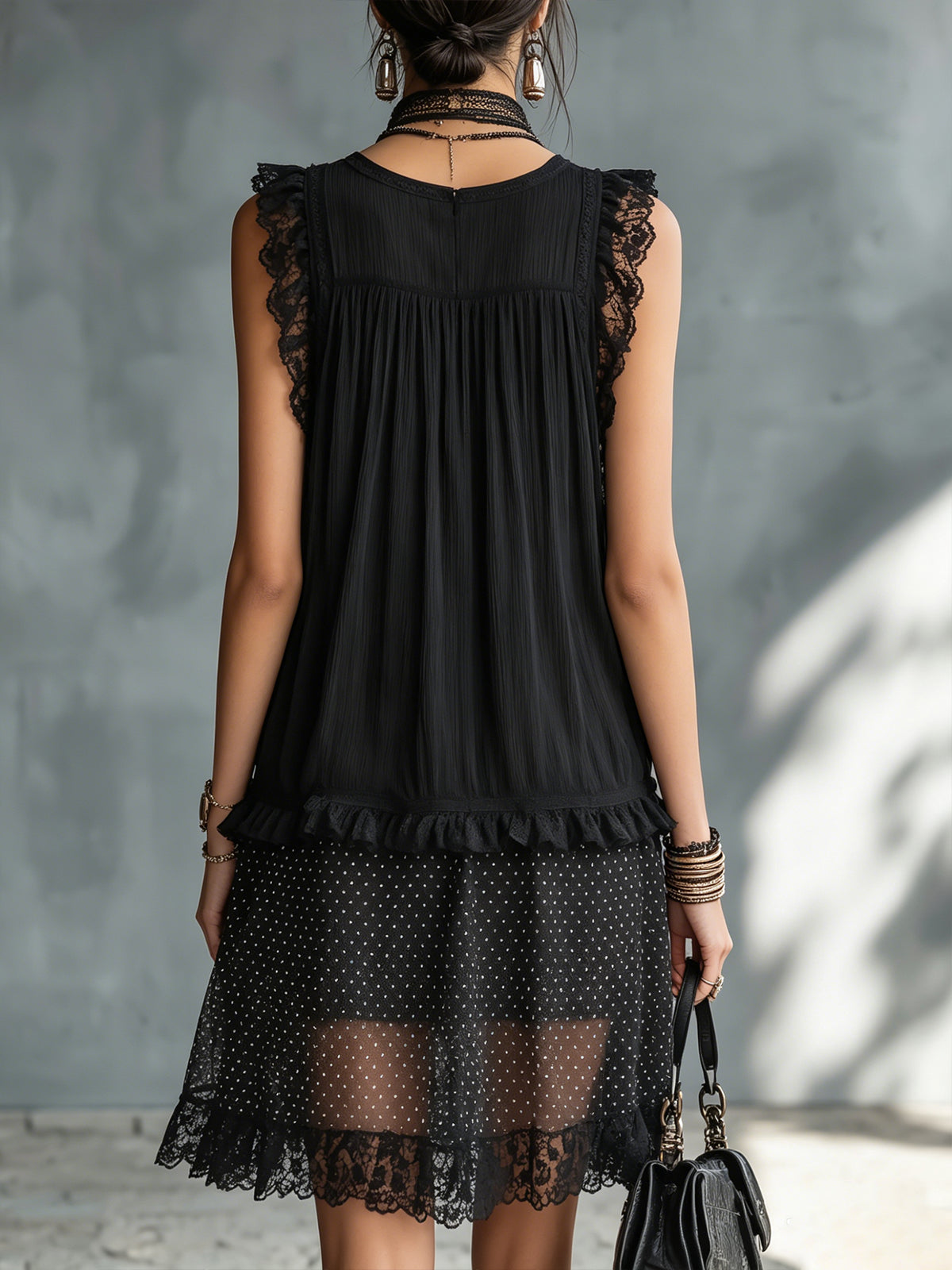 Mirella – Minivestido às bolinhas com renda