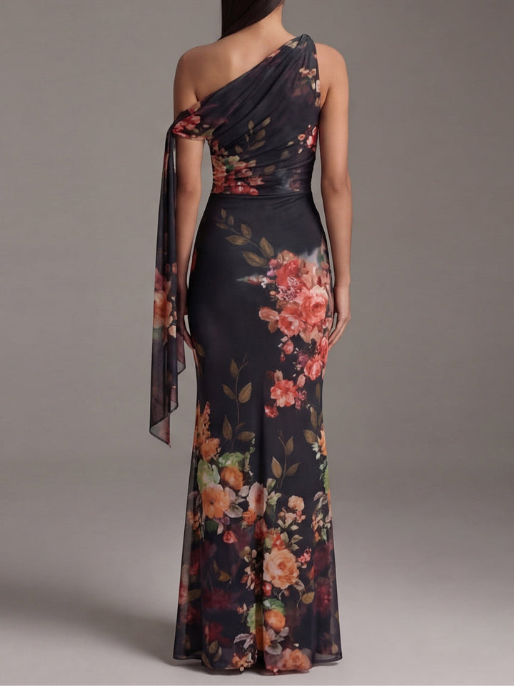 Vestido maxi preto de um ombro em chiffon plissado estampado