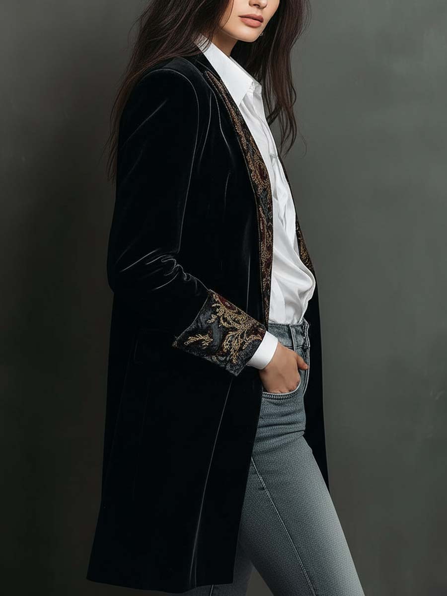 Blazer Feminino Slim Fit Preto com Padrão Barroco e Lapelas