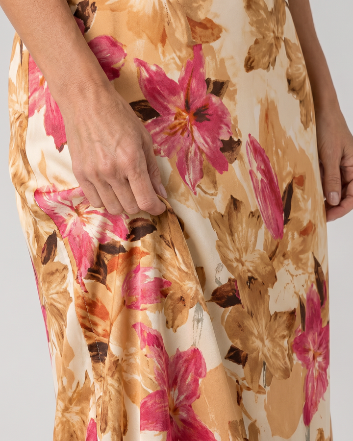 Cekel | Vestido midi com estampado botânico, costas abertas e saia fluida
