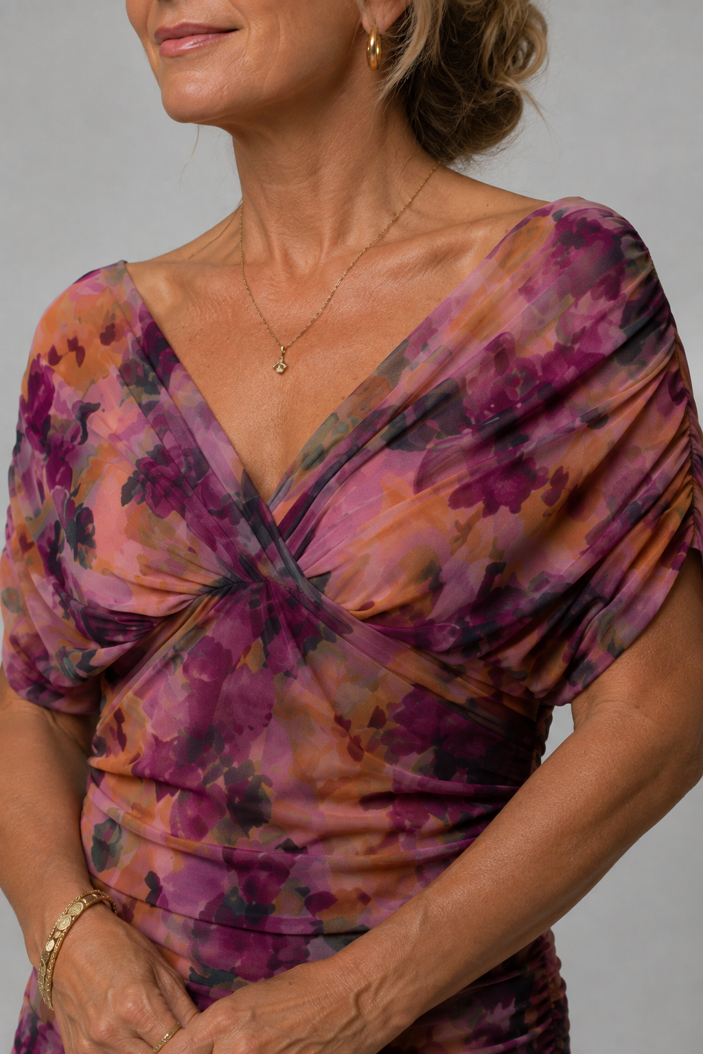 Ariane | Vestido midi drapeado com ombros descobertos