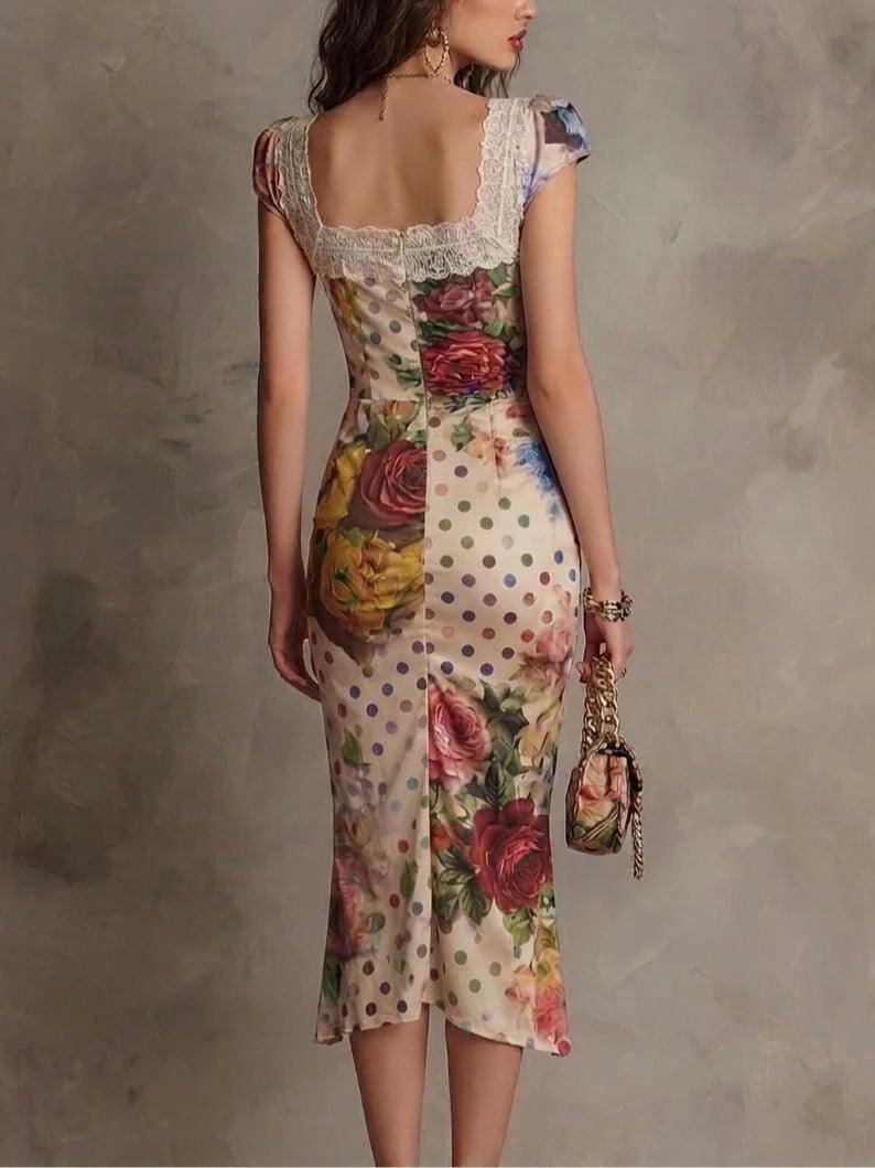 Vestido Midi Bodycon Franzido com Estampado Misto e Acabamento em Renda