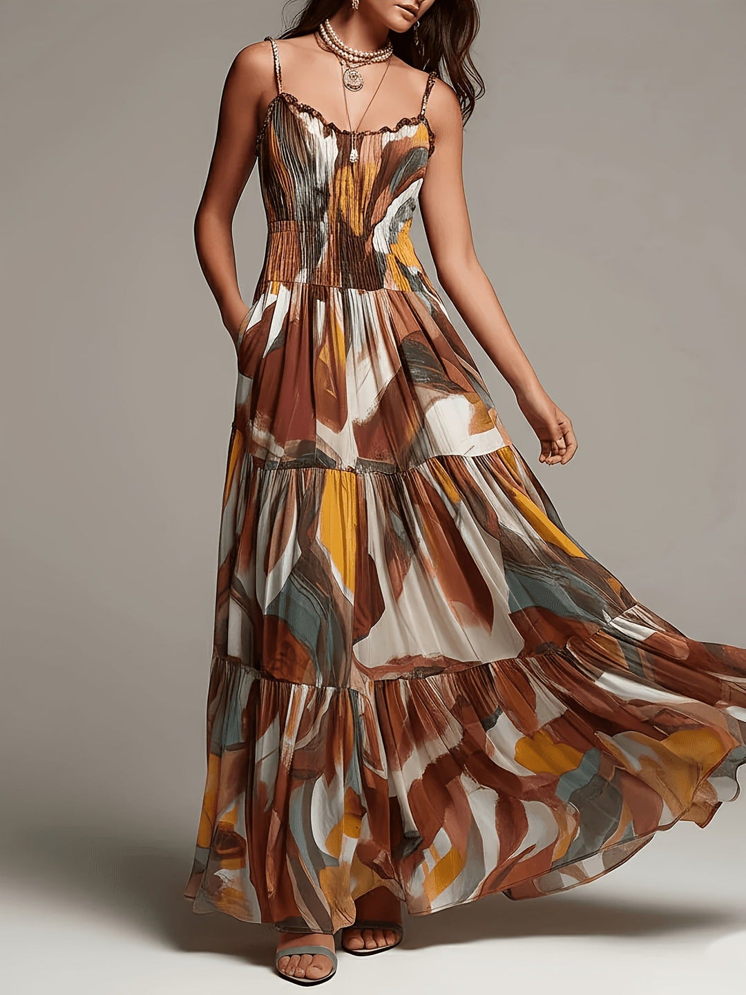 Vestido Maxi em Camadas com Estampado Abstrato e Corpete Franzido