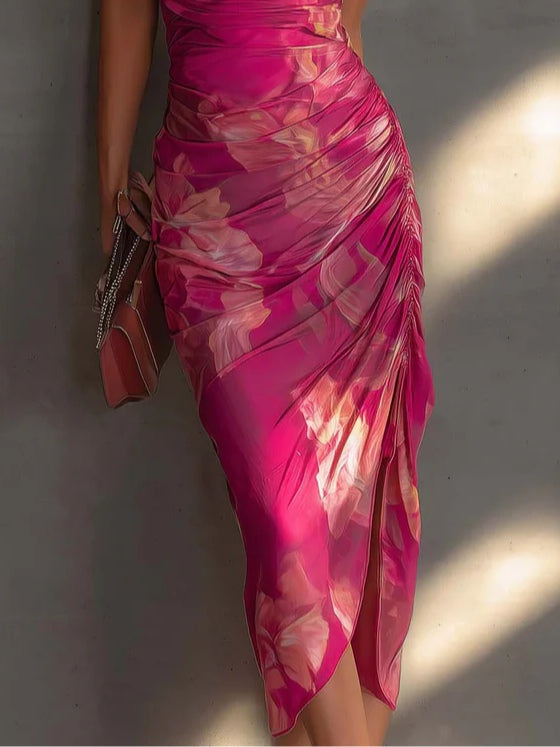 Vestido bodycon fúcsia sem mangas com estampado floral, folhos e fenda lateral