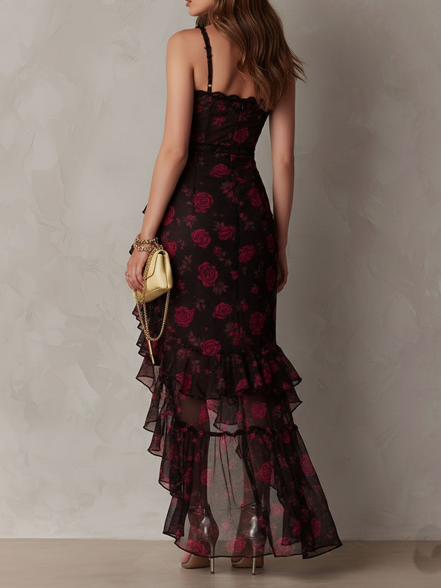 Vestido elegante preto e vermelho com estampado floral, folhos e bainha franzida