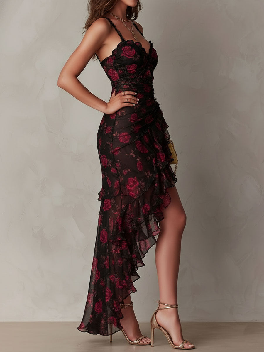 Vestido elegante preto e vermelho com estampado floral, folhos e bainha franzida