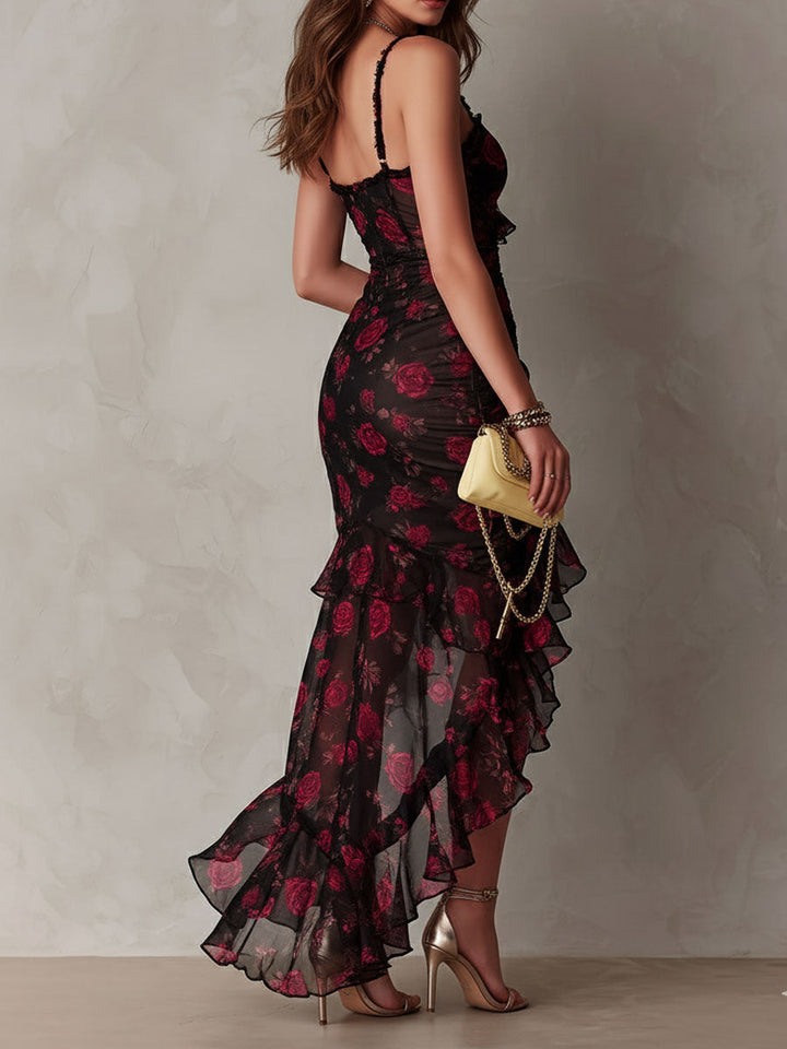 Vestido elegante preto e vermelho com estampado floral, folhos e bainha franzida