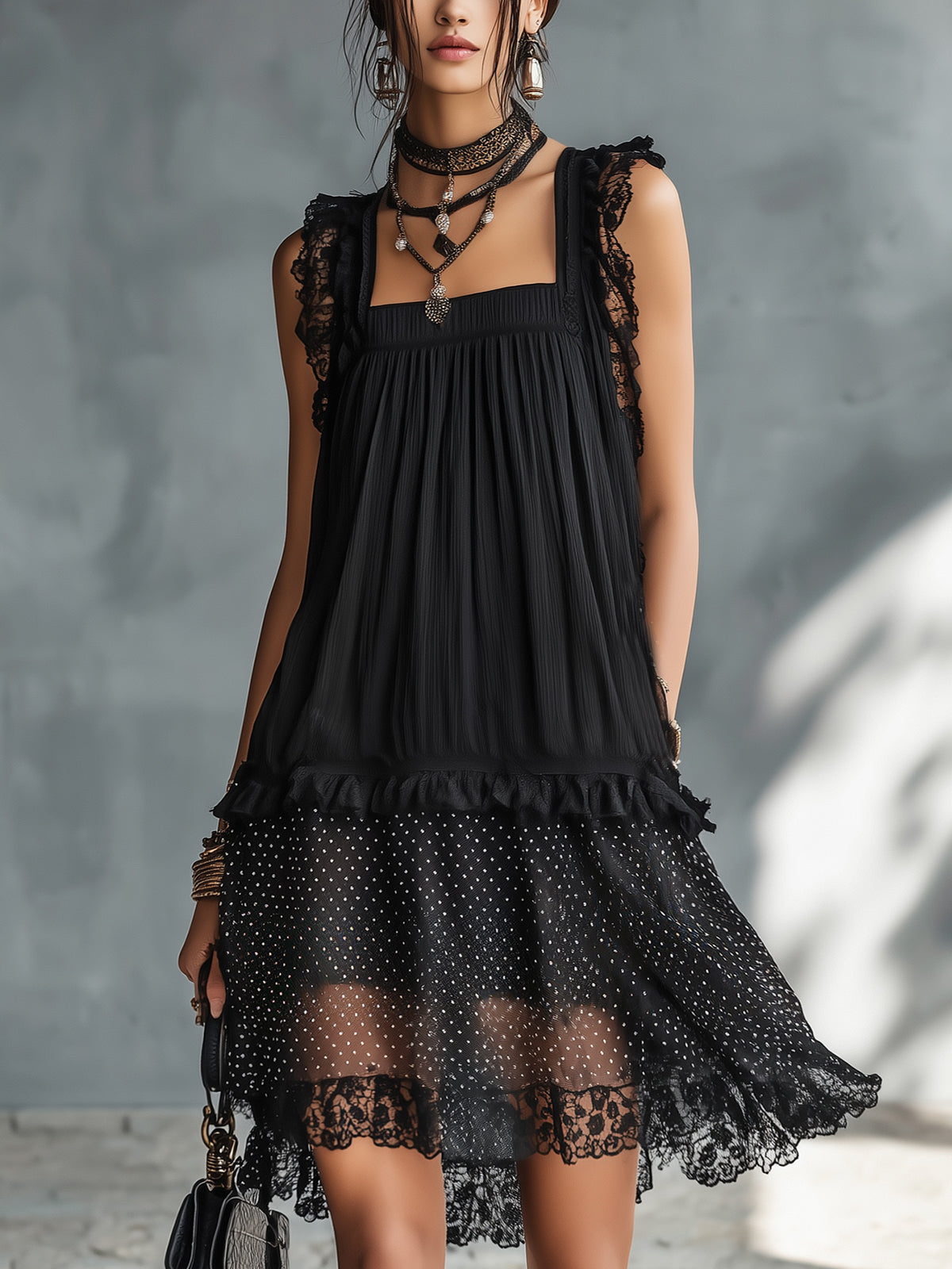 Mirella – Minivestido às bolinhas com renda