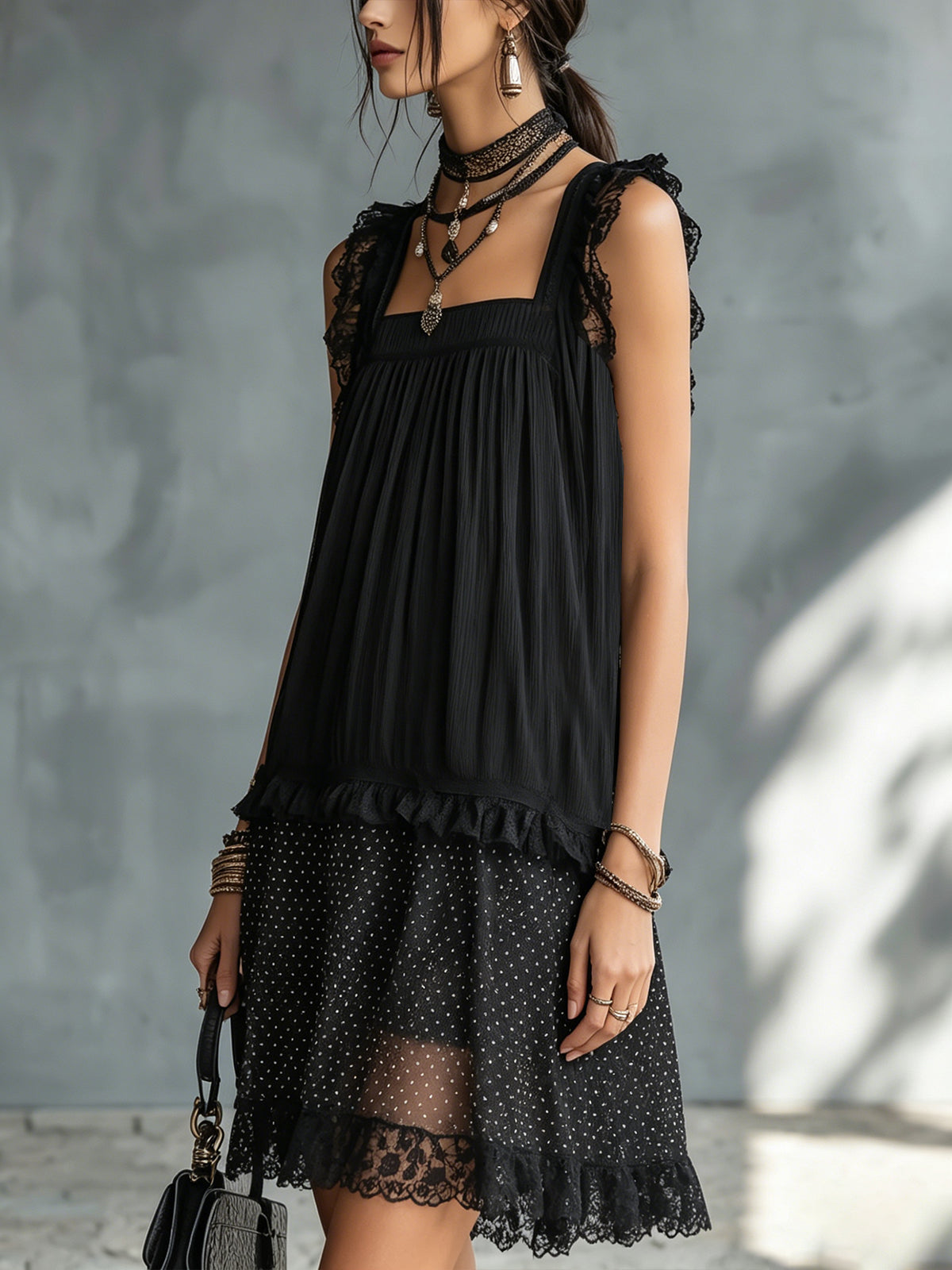 Mirella – Minivestido às bolinhas com renda