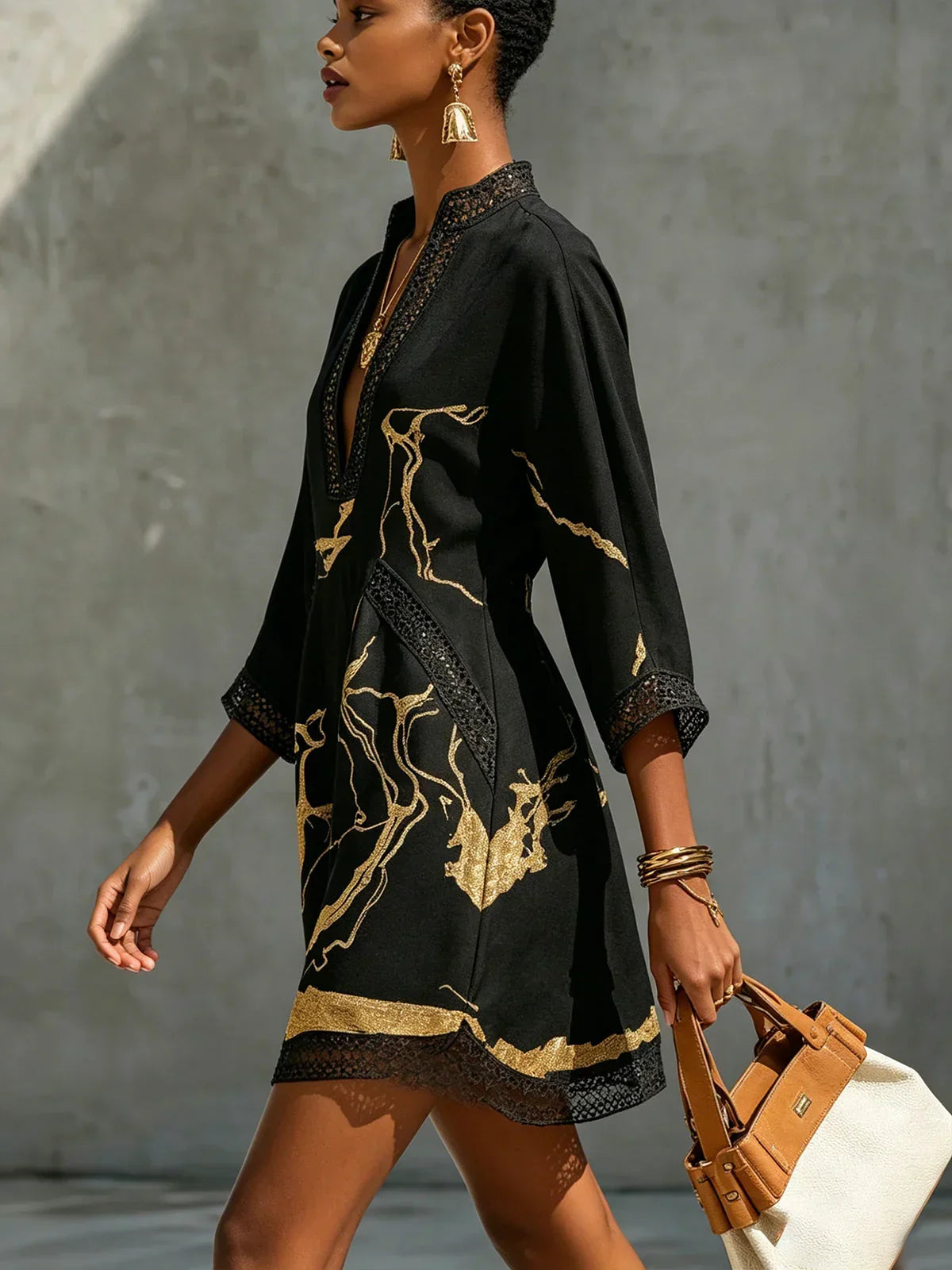 Solveig – Minivestido com decote em V e detalhes em renda