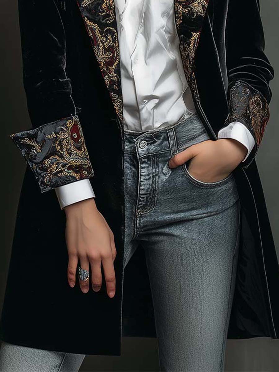 Blazer Feminino Slim Fit Preto com Padrão Barroco e Lapelas