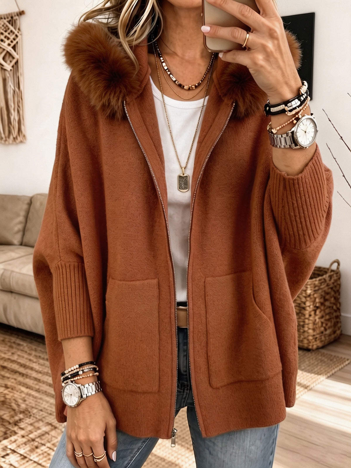 Brynja – Cardigan de malha oversized com capuz de pelo